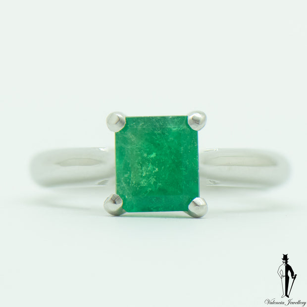 1.02 CT. Emerald Ring in Platinum